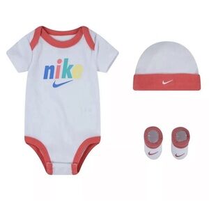 Nike Baby Size 0-6M 3 Piece Beanie Hat, Bodysuit & Booties Set in Red/White NEW